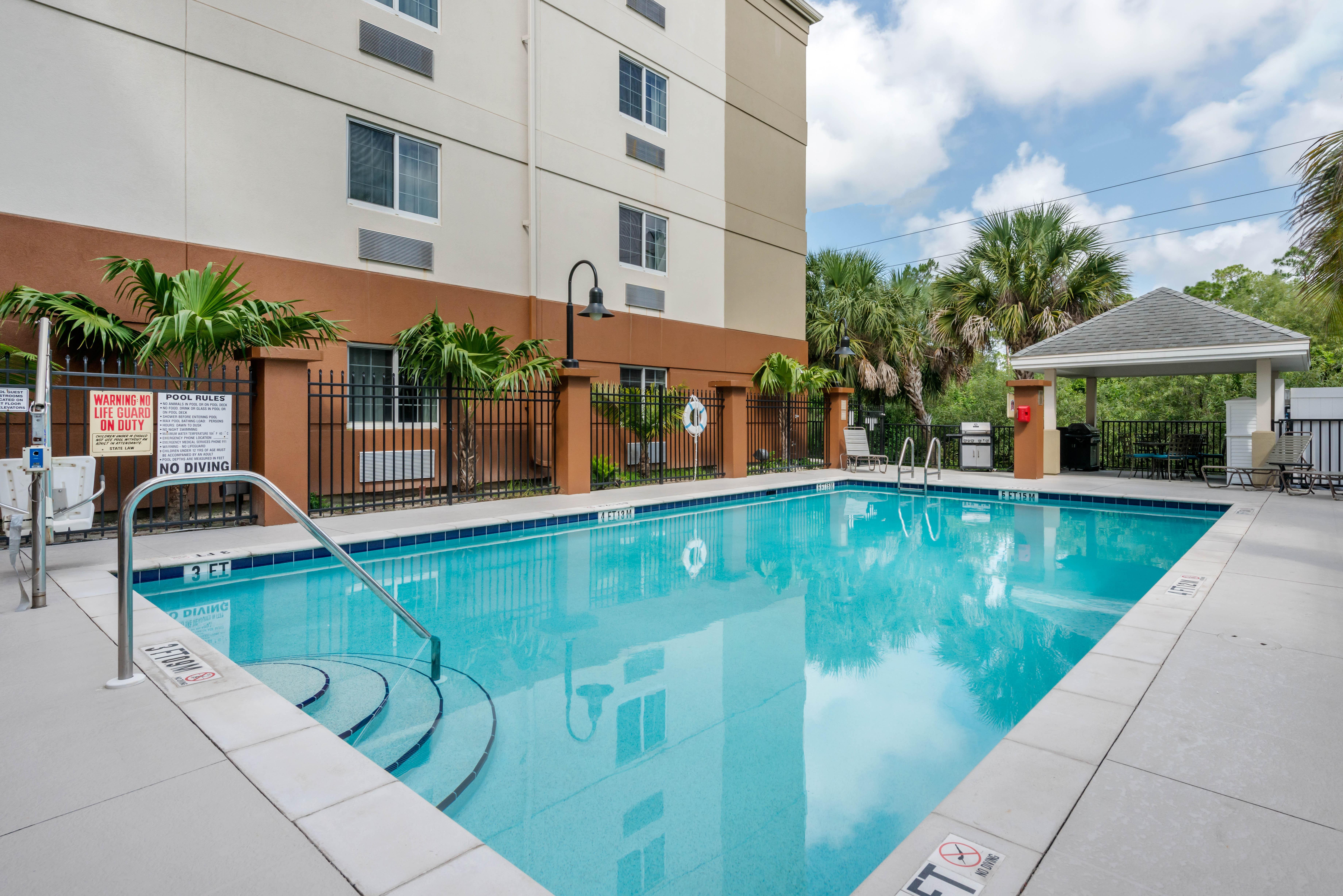 Candlewood Suites Fort Myers/Sanibel Gateway By Ihg Экстерьер фото