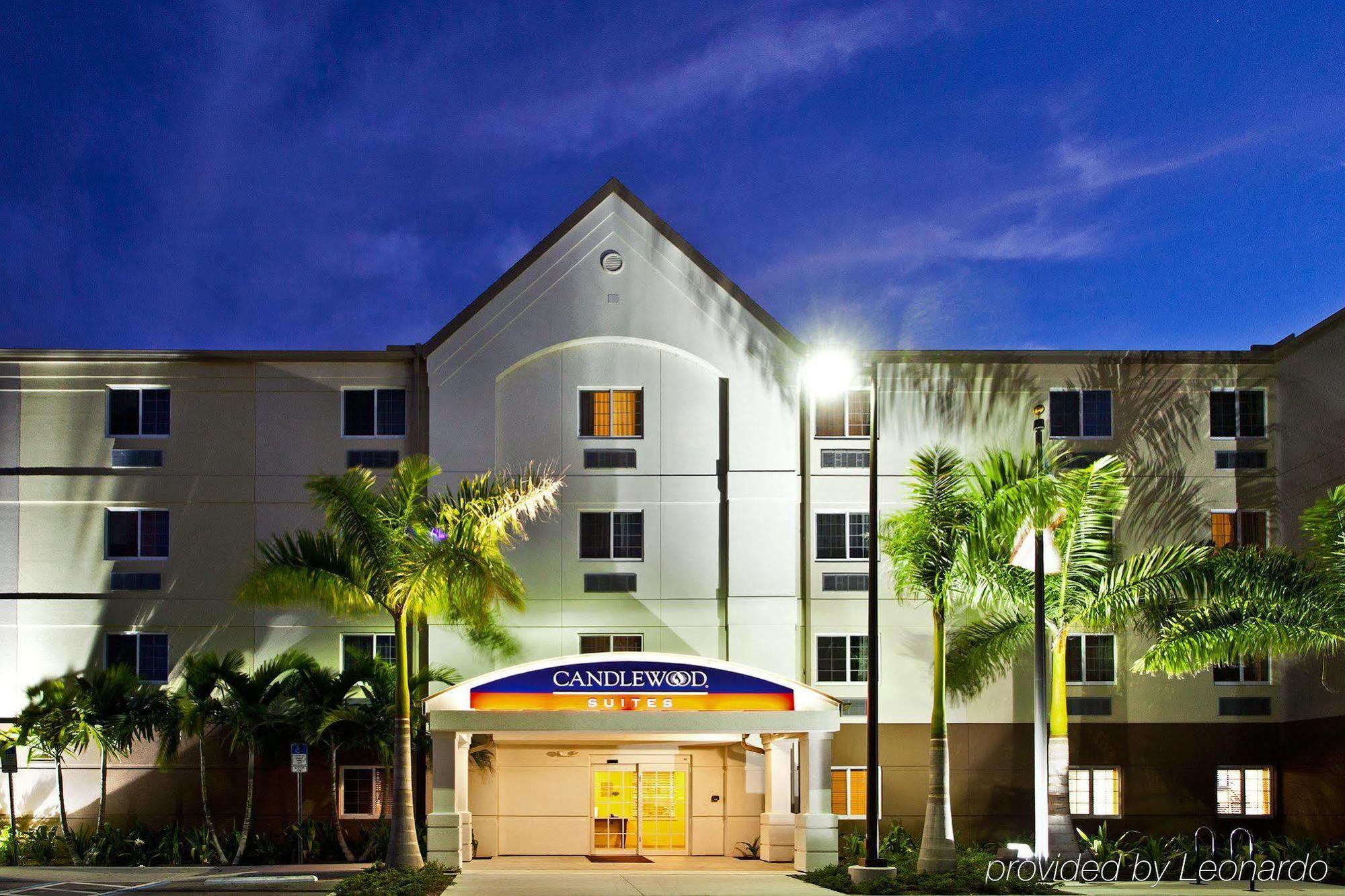 Candlewood Suites Fort Myers/Sanibel Gateway By Ihg Экстерьер фото